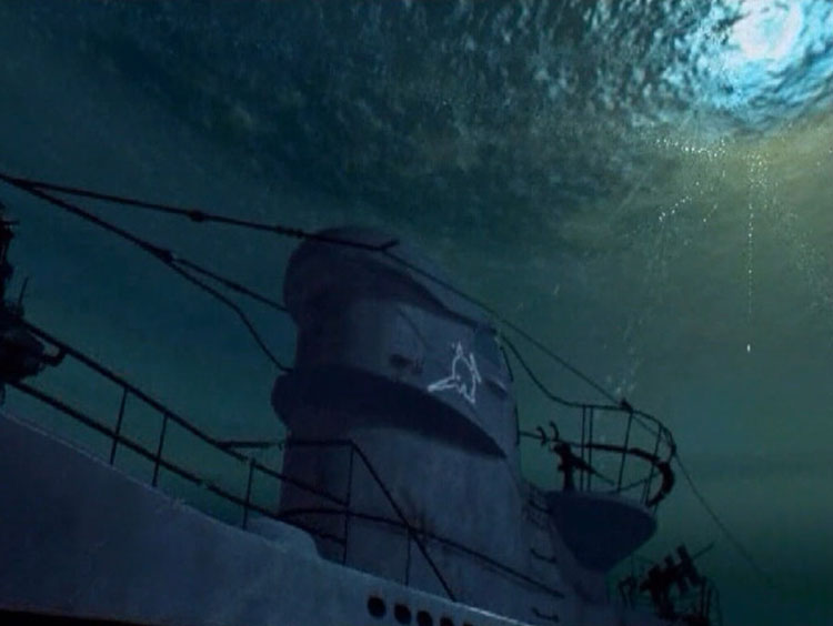 海下有一艘战船.jpg