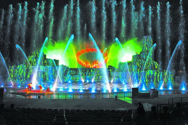 奇影幻境山水秀剧场变成一个美轮美奂的大型水域-舞台.jpg